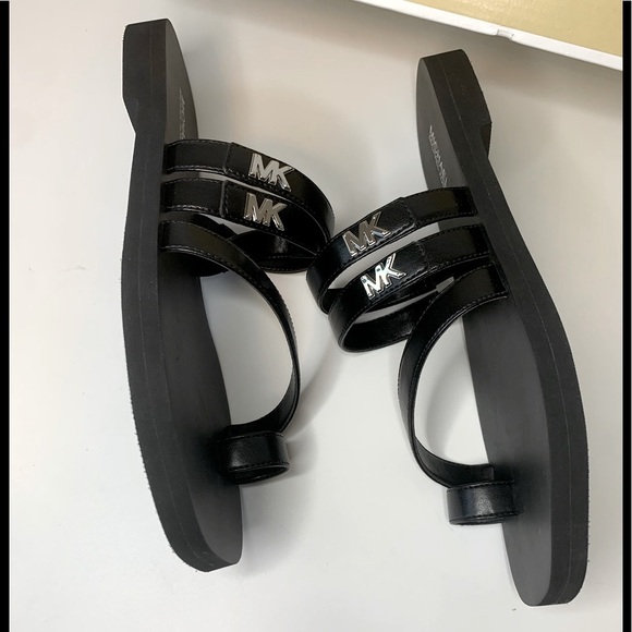 MICHAEL KORS Black Toe Ring Sandals 6 New In Box - Picture 5 of 8